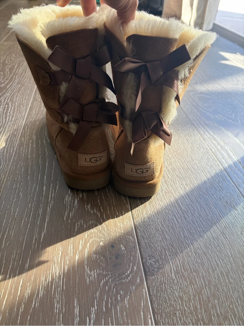 UGG size 6 Bailey Bow Boots in Chestnut with Shearling Trim